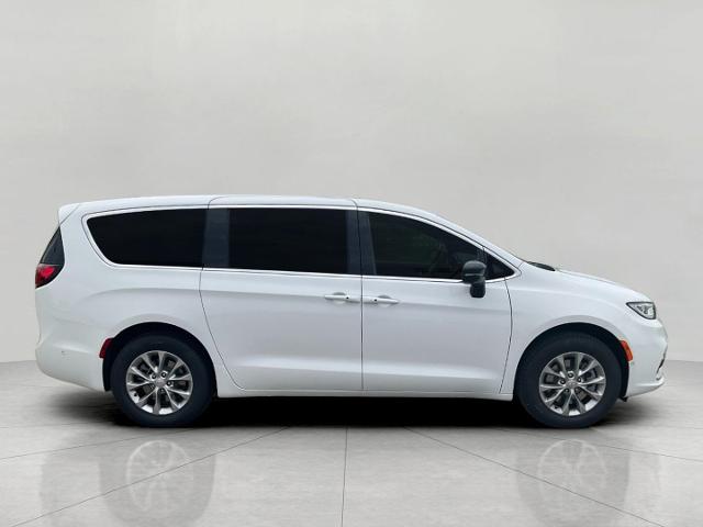 2025 Chrysler Pacifica Vehicle Photo in Kaukauna, WI 54130