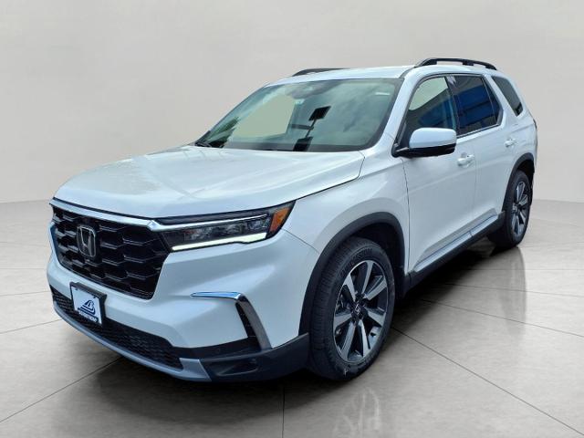 2025 Honda Pilot Vehicle Photo in Oshkosh, WI 54904