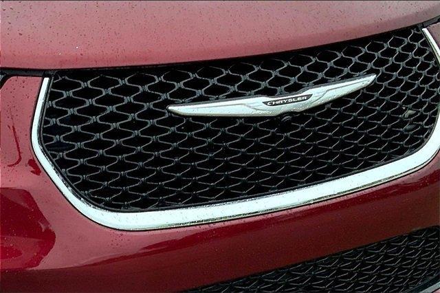 2021 Chrysler Pacifica Vehicle Photo in TOPEKA, KS 66609-0000