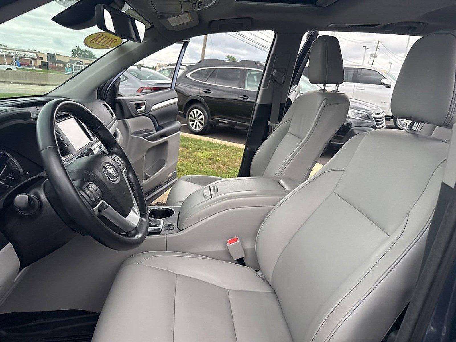 2018 Toyota Highlander Vehicle Photo in Harrisburg, PA 17111