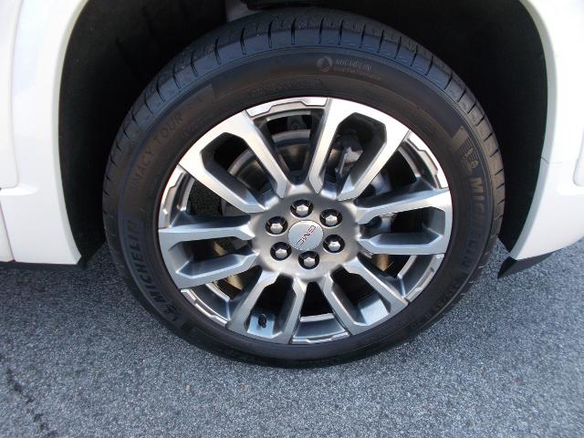 2023 GMC Acadia Vehicle Photo in LOWELL, MA 01852-4336