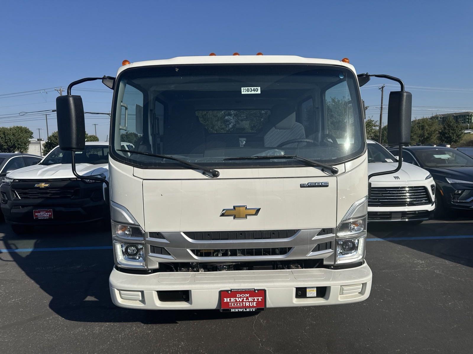 2025 Chevrolet Low Cab Forward 5500 XG Vehicle Photo in GEORGETOWN, TX 78626-7508