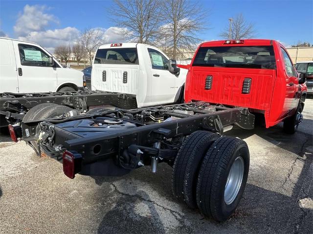 2024 Chevrolet Silverado 3500 HD Chassis Cab Vehicle Photo in ALCOA, TN 37701-3235