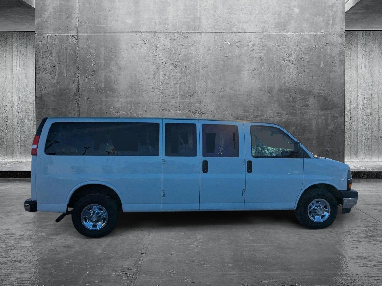 2020 Chevrolet Express Passenger 3500 Vehicle Photo in MIAMI, FL 33134-2699