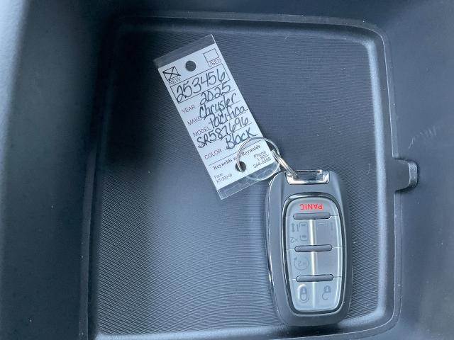 2025 Chrysler Pacifica Vehicle Photo in Kaukauna, WI 54130
