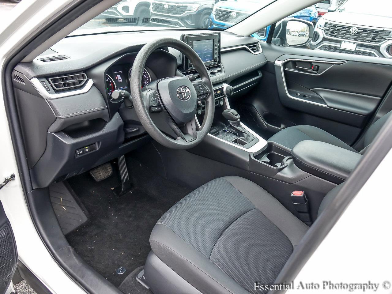 2021 Toyota RAV4 Vehicle Photo in Saint Charles, IL 60174