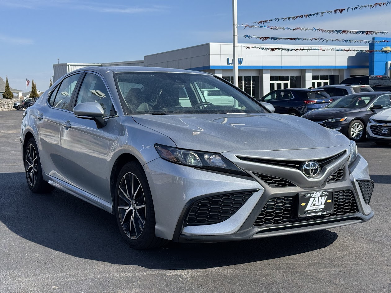 2022 Toyota Camry Vehicle Photo in BOONVILLE, IN 47601-9633