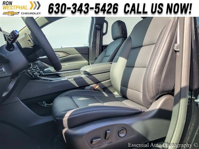 2025 Chevrolet Traverse Vehicle Photo in AURORA, IL 60503-9326