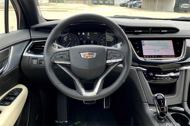 2025 Cadillac XT6 Vehicle Photo in KANSAS CITY, MO 64114-4545