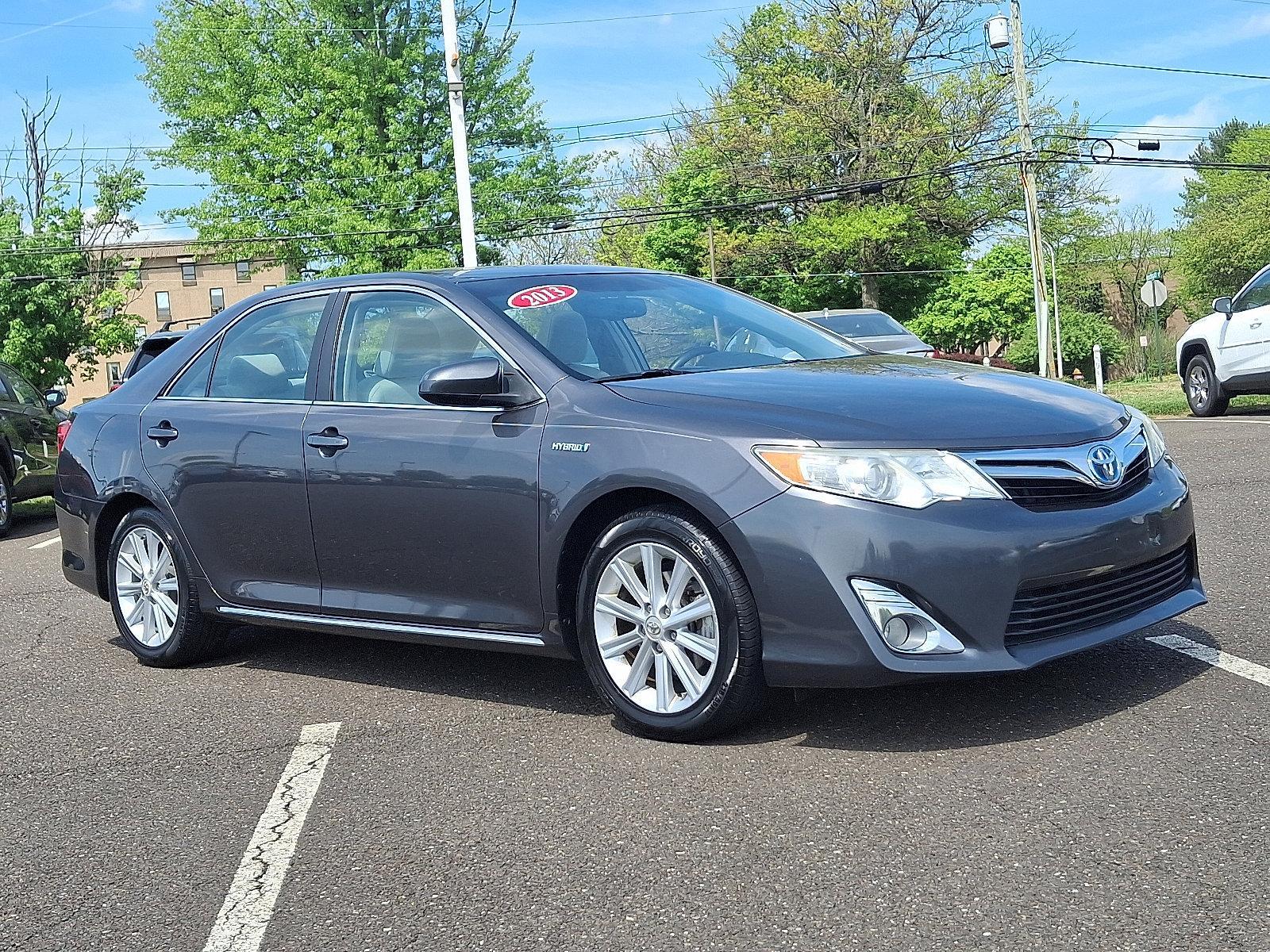 2013 Toyota Camry Hybrid Vehicle Photo in Trevose, PA 19053