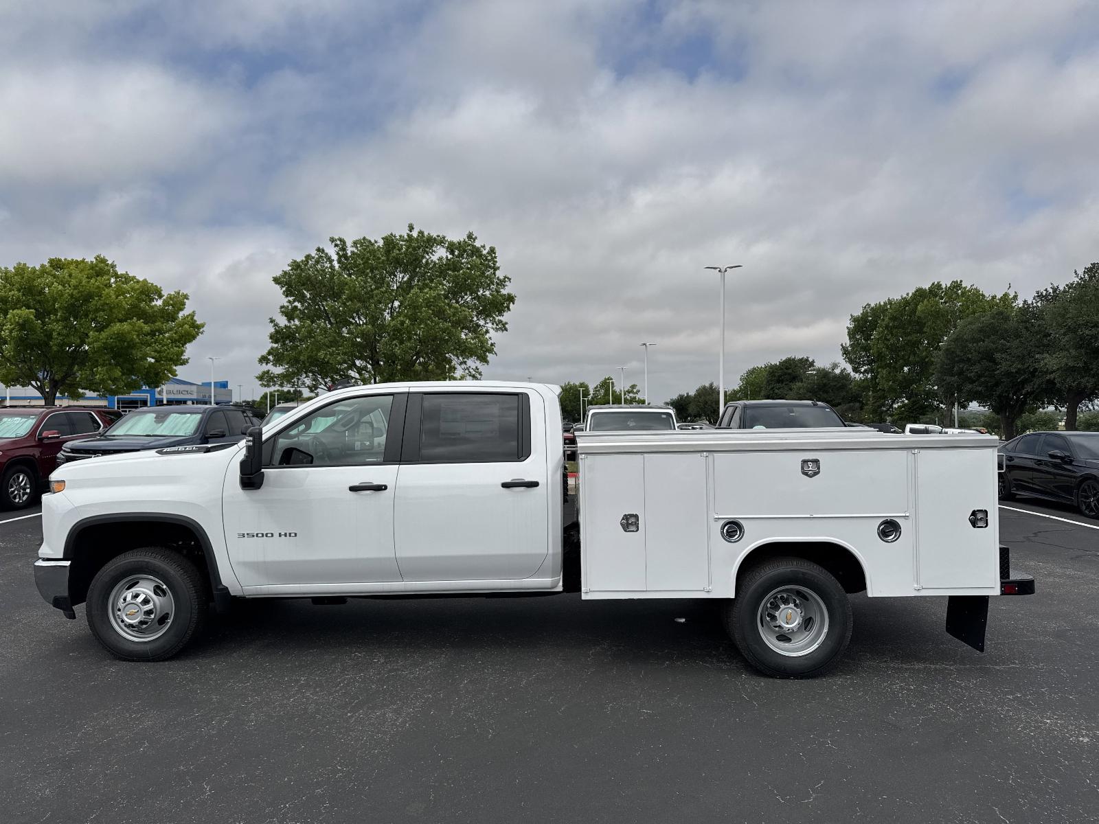 2025 Chevrolet Silverado 3500 HD Chassis Cab Vehicle Photo in GEORGETOWN, TX 78626-7508