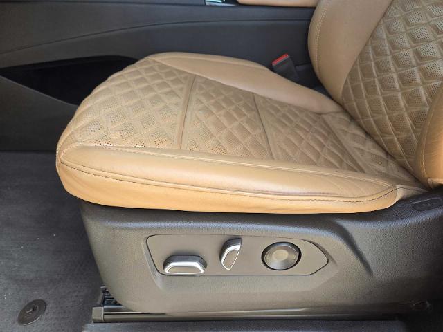 2022 Cadillac Escalade Vehicle Photo in DENTON, TX 76210-9321