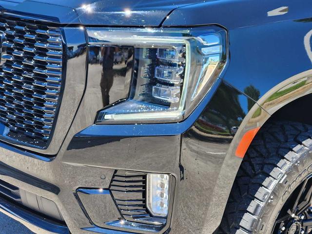 2024 GMC Yukon XL Vehicle Photo in DENTON, TX 76210-9321