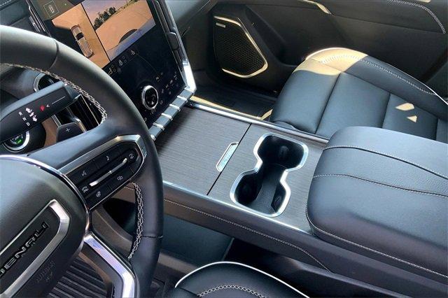 2024 GMC Acadia Vehicle Photo in TOPEKA, KS 66609-0000