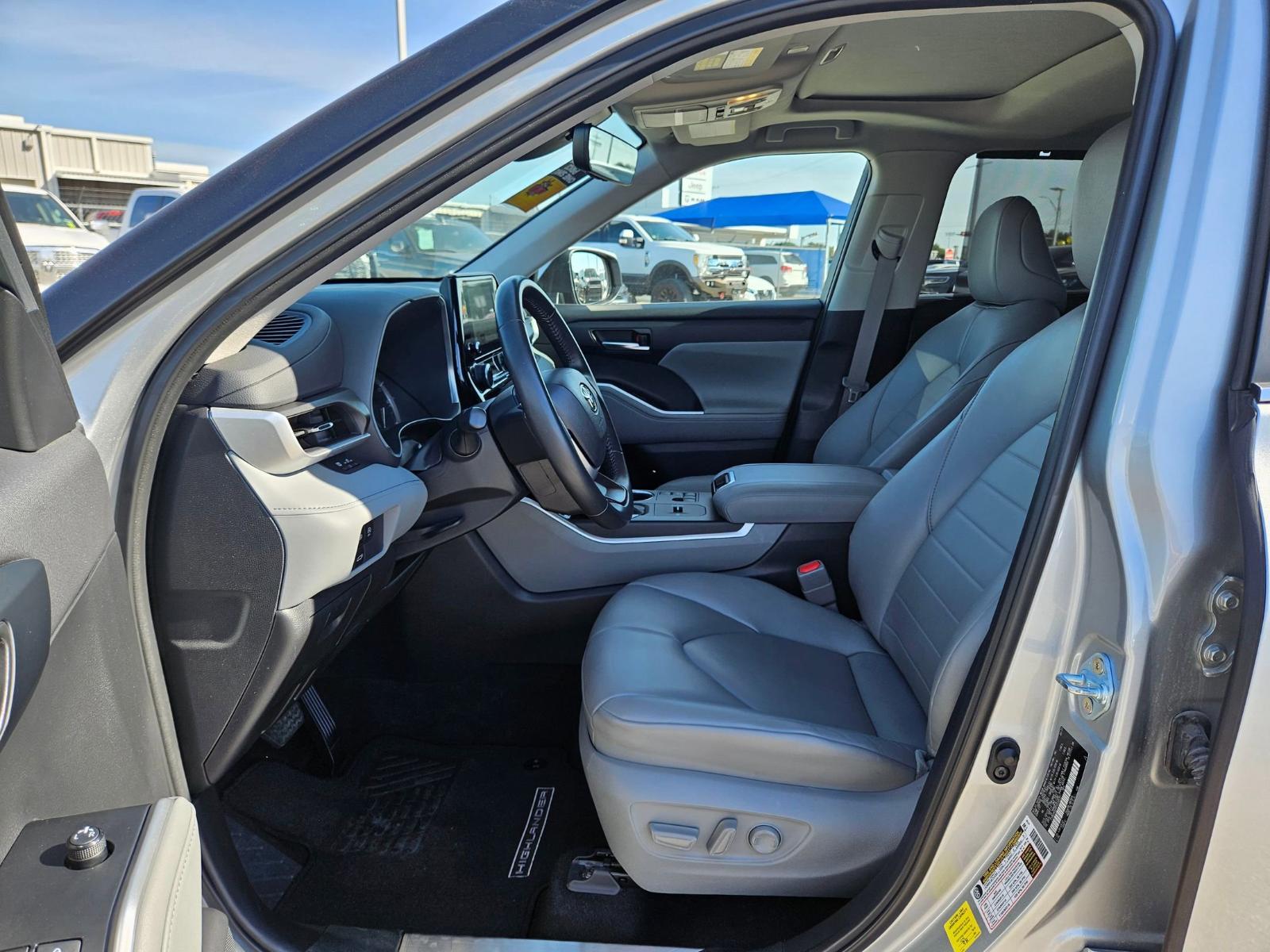 2023 Toyota Highlander Vehicle Photo in Seguin, TX 78155