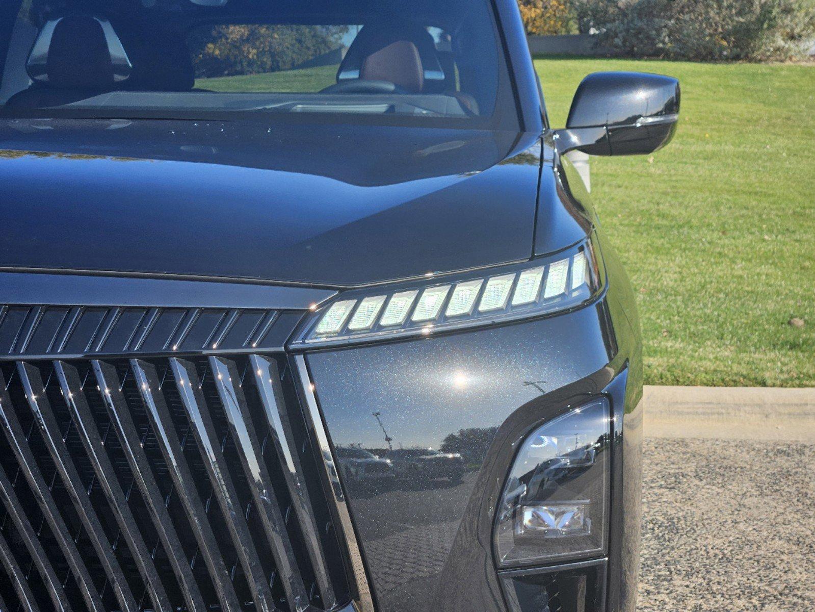 2025 INFINITI QX80 Vehicle Photo in Fort Worth, TX 76132