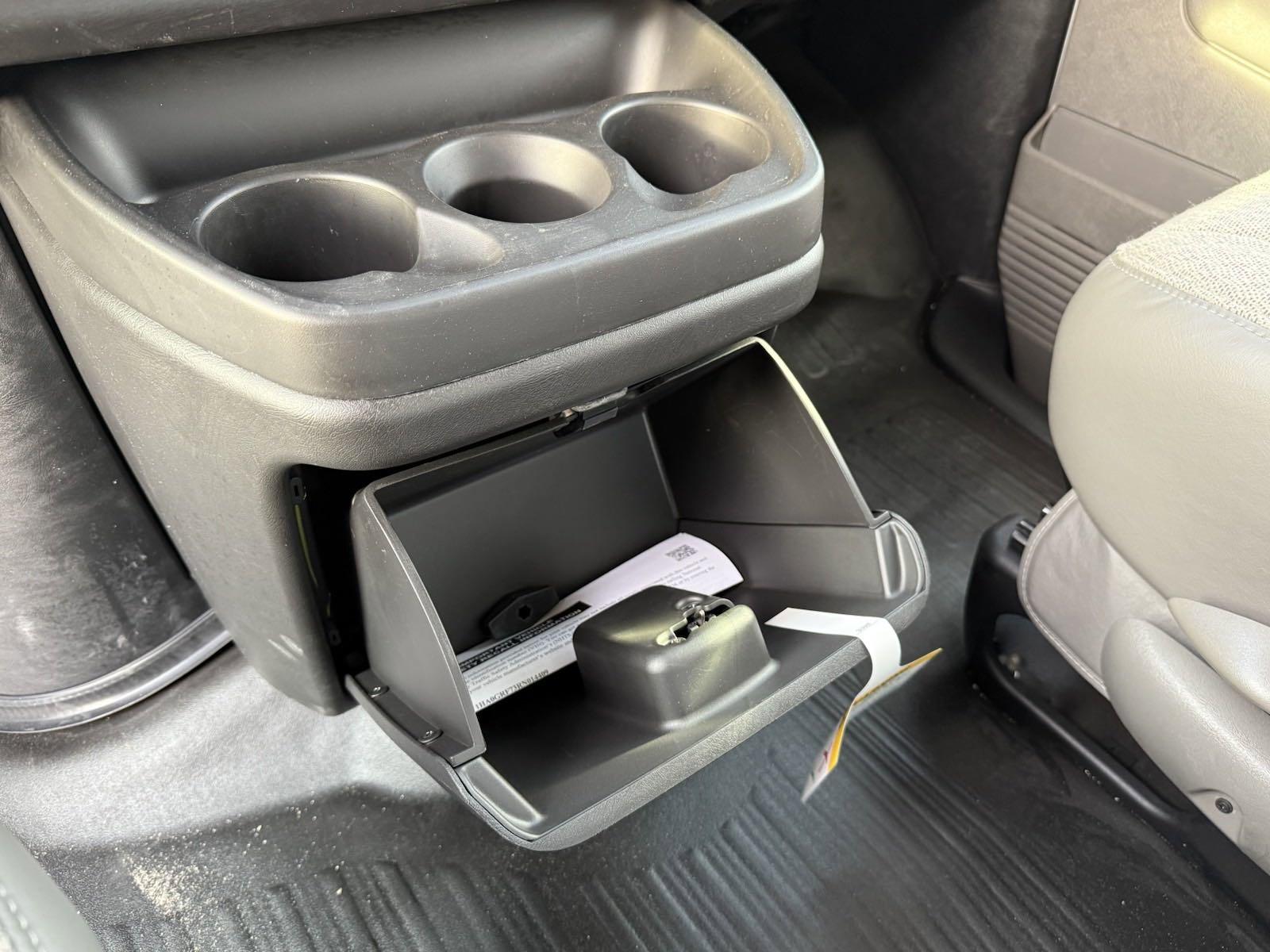 2024 Chevrolet Express Cutaway 3500 Vehicle Photo in GEORGETOWN, TX 78626-7508