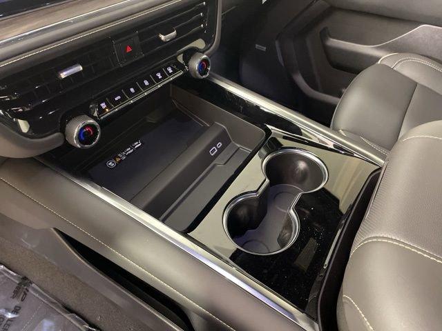 2025 Chevrolet Suburban Vehicle Photo in PHOENIX, AZ 85014-3381