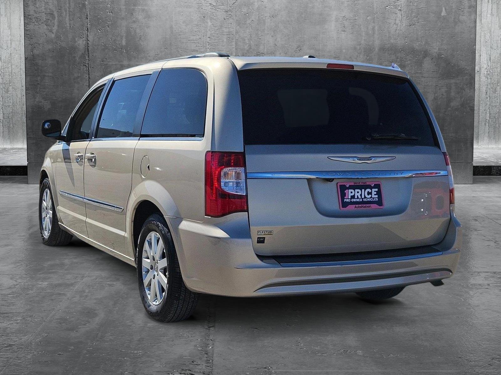 2014 Chrysler Town & Country Vehicle Photo in NORTH RICHLAND HILLS, TX 76180-7199