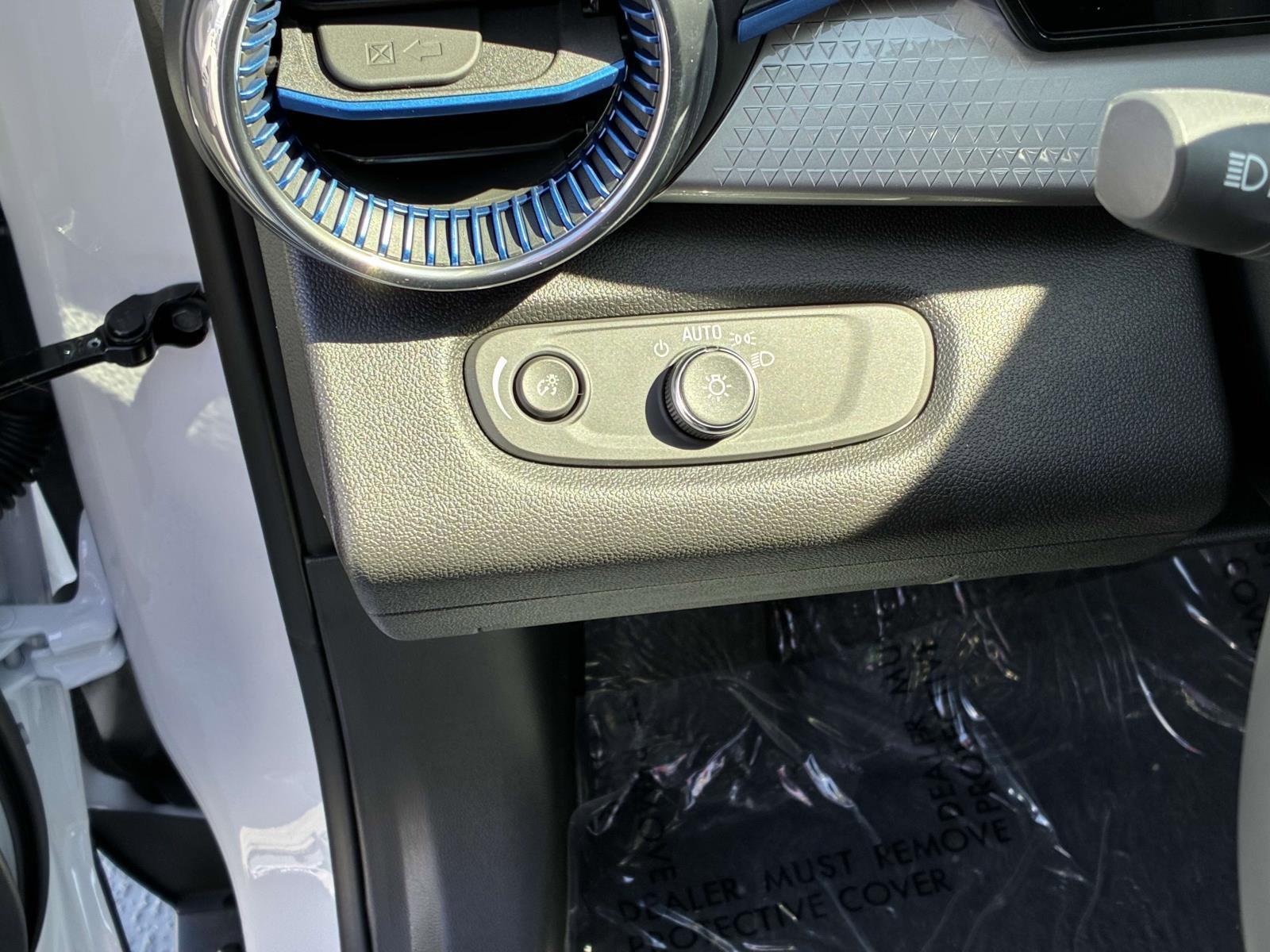 2025 Chevrolet Trax Vehicle Photo in LOS ANGELES, CA 90007-3794