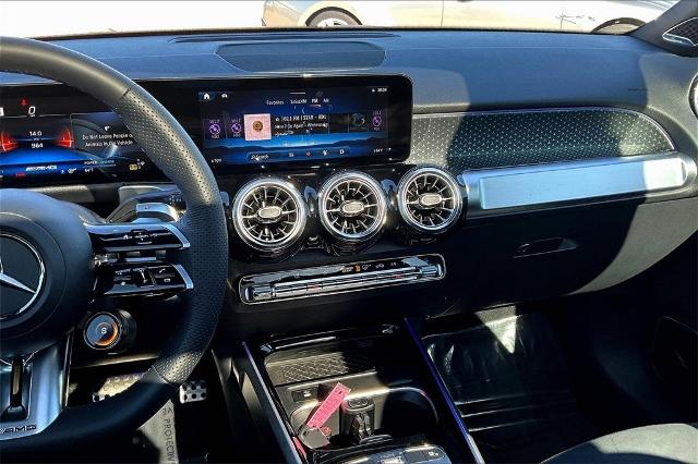 2025 Mercedes-Benz GLB Vehicle Photo in San Antonio, TX 78230