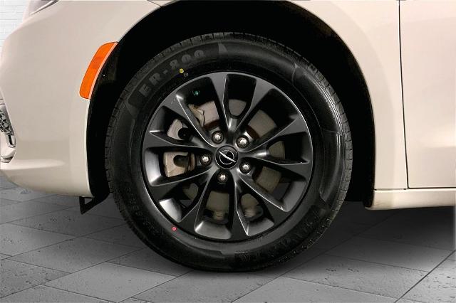 2021 Chrysler Pacifica Vehicle Photo in Lees Summit, MO 64086