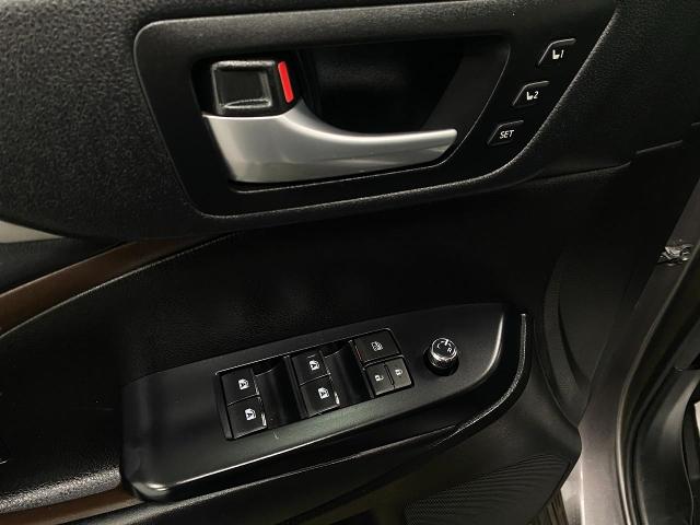 2017 Toyota Highlander Vehicle Photo in Appleton, WI 54913
