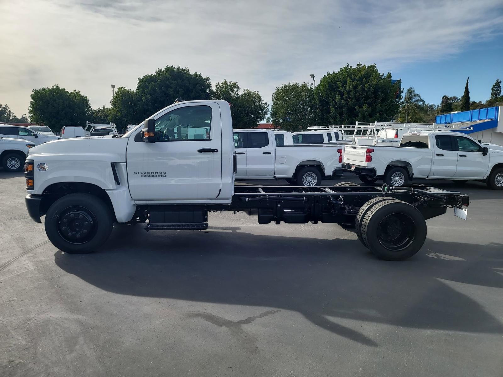 2022 Chevrolet Silverado Chassis Cab Vehicle Photo in LA MESA, CA 91942-8211