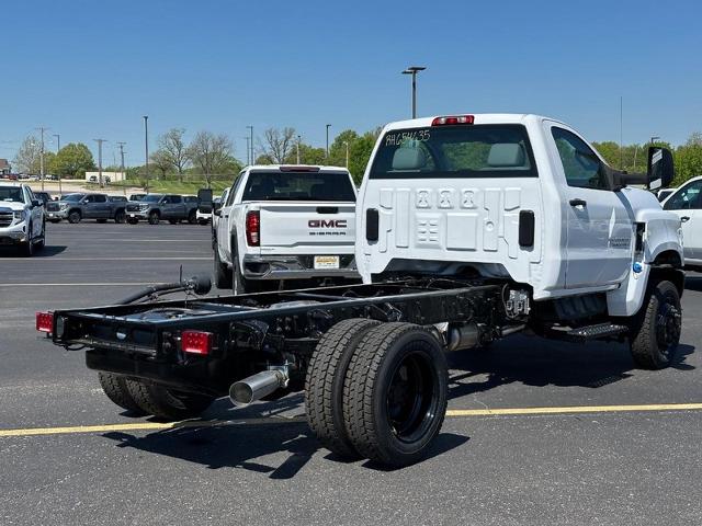 2024 Chevrolet Silverado 5500 HD Vehicle Photo in COLUMBIA, MO 65203-3903