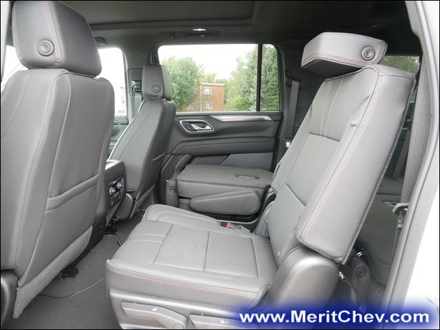 2024 Chevrolet Suburban Vehicle Photo in MAPLEWOOD, MN 55119-4794