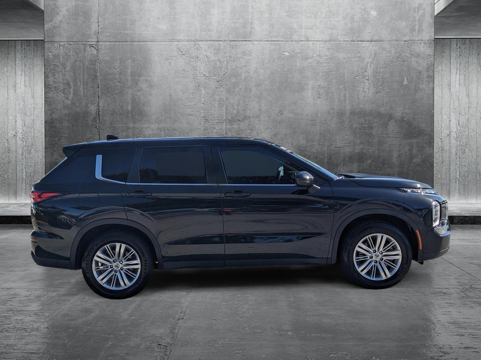 2022 Mitsubishi Outlander Vehicle Photo in GREENACRES, FL 33463-3207