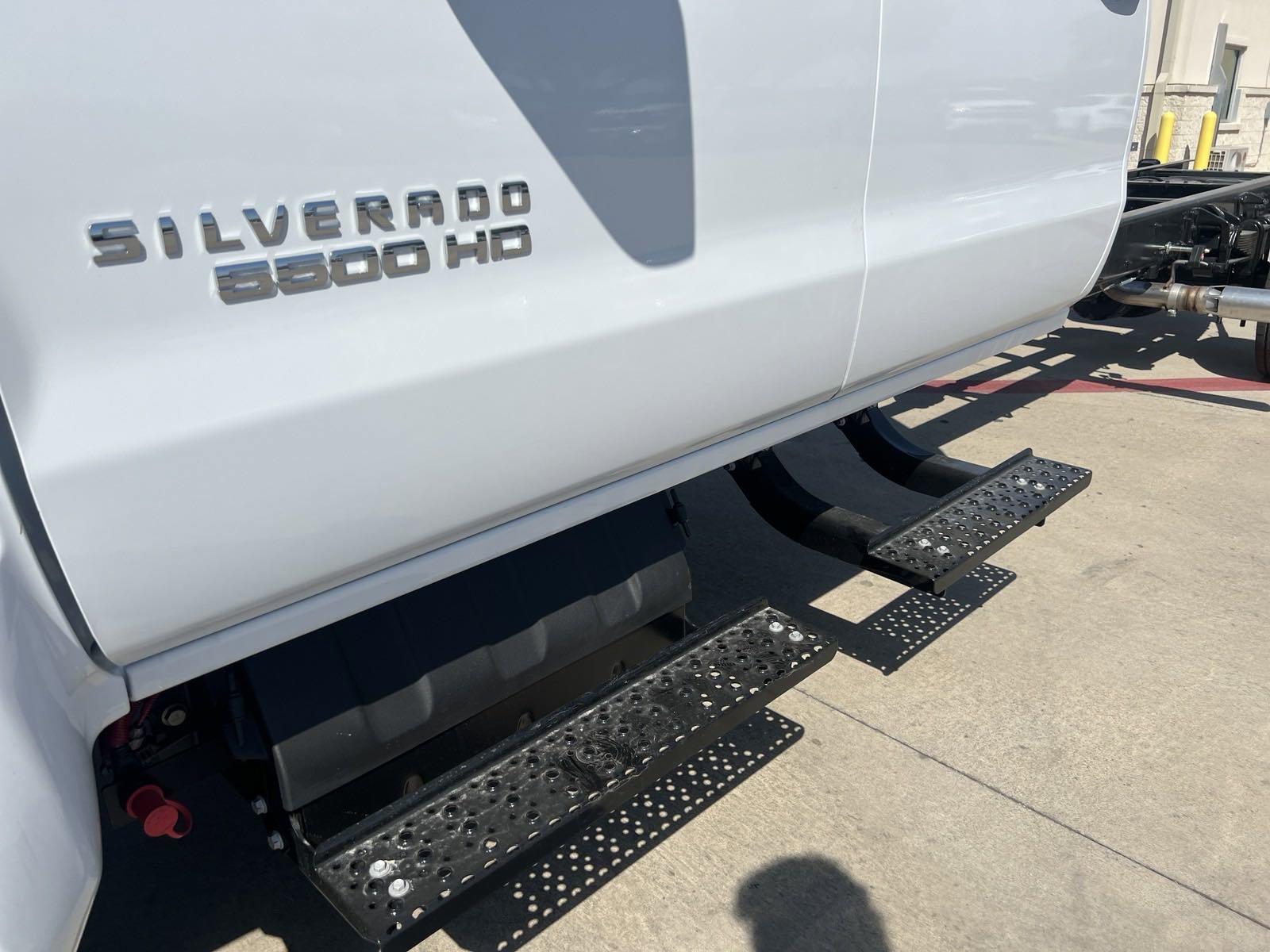 2024 Chevrolet Silverado 5500 HD Vehicle Photo in GEORGETOWN, TX 78626-7508