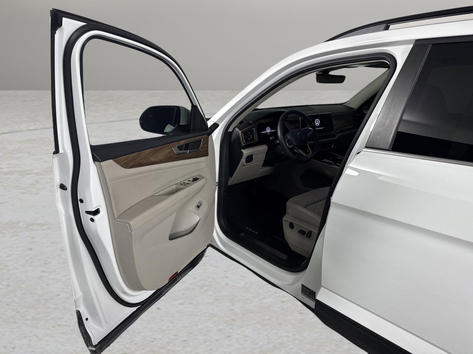 2024 Volkswagen Atlas Vehicle Photo in Georgetown, TX 78626