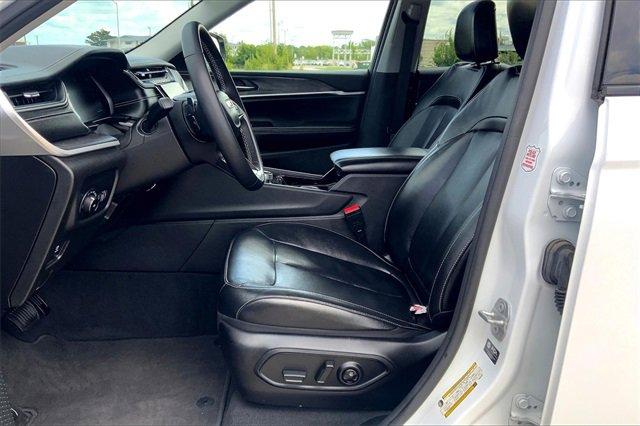 2023 Jeep Grand Cherokee L Vehicle Photo in TOPEKA, KS 66609-0000