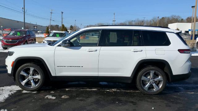 2021 Jeep Grand Cherokee L Vehicle Photo in MOON TOWNSHIP, PA 15108-2571