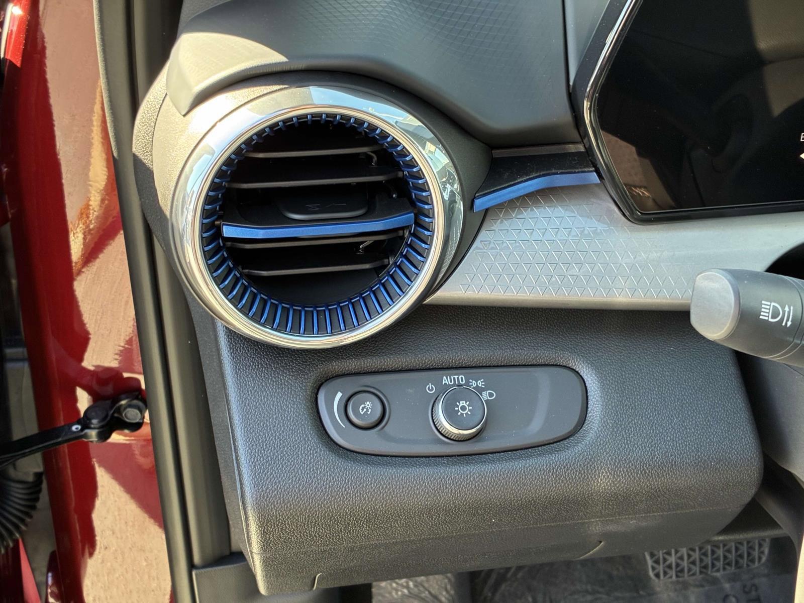 2025 Chevrolet Trax Vehicle Photo in LOS ANGELES, CA 90007-3794