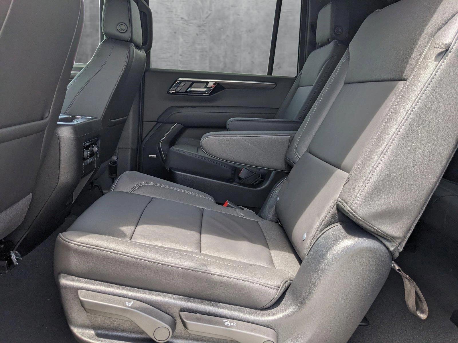 2025 Chevrolet Suburban Vehicle Photo in MIAMI, FL 33172-3015