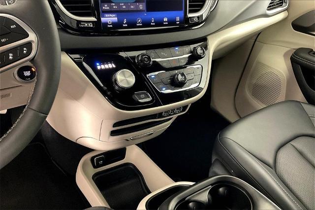 2024 Chrysler Pacifica Vehicle Photo in Tulsa, OK 74129
