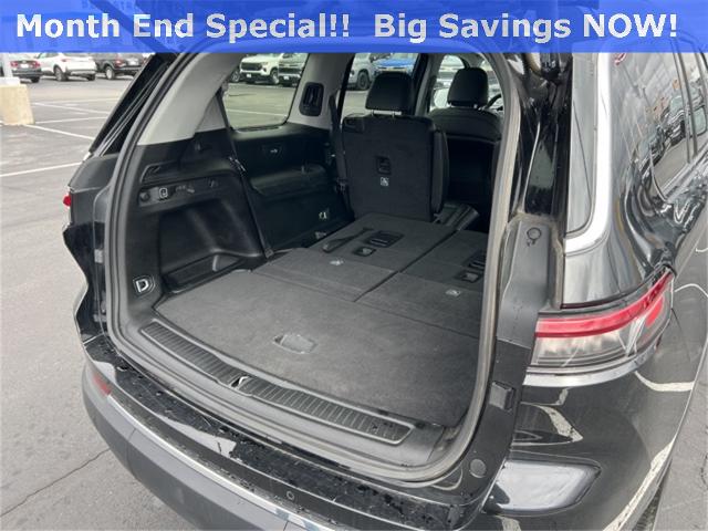 2023 Jeep Grand Cherokee L Vehicle Photo in GREEN BAY, WI 54304-5303