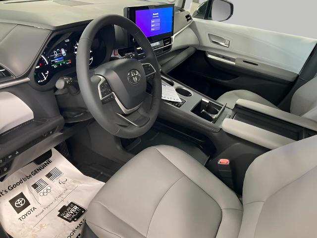 2025 Toyota Sienna Vehicle Photo in Oshkosh, WI 54904