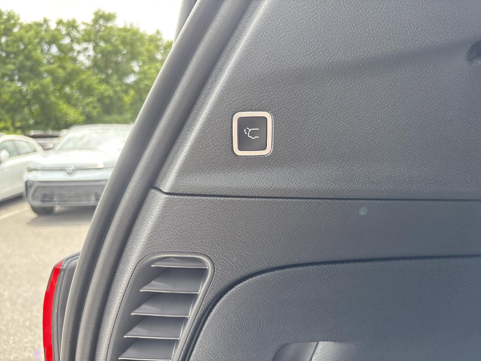 2025 Chrysler Voyager Vehicle Photo in Mechanicsburg, PA 17050-1707