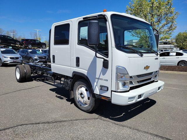 2024 Chevrolet Low Cab Forward 4500 Vehicle Photo in DANBURY, CT 06810-5034