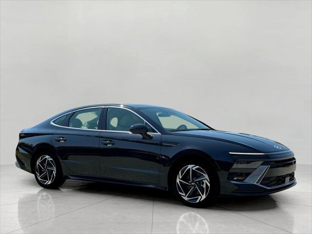 2025 Hyundai SONATA Vehicle Photo in Green Bay, WI 54304