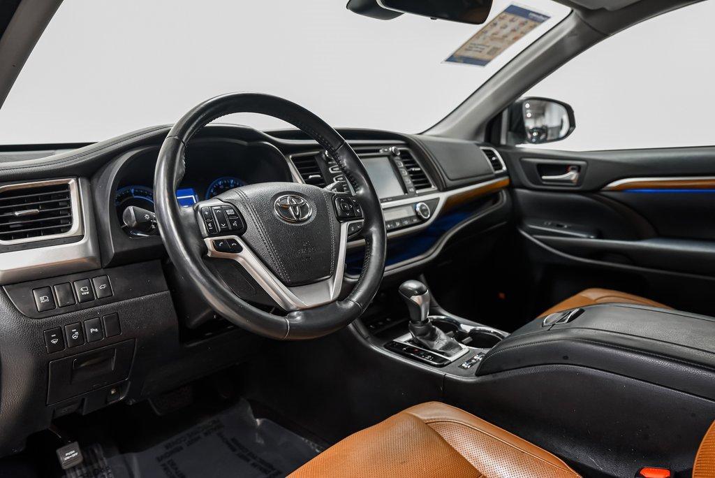 2017 Toyota Highlander Vehicle Photo in AKRON, OH 44320-4088