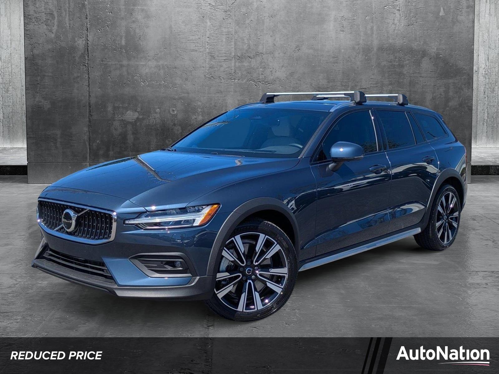 2023 Volvo V60 Cross Country Vehicle Photo in Clearwater, FL 33761