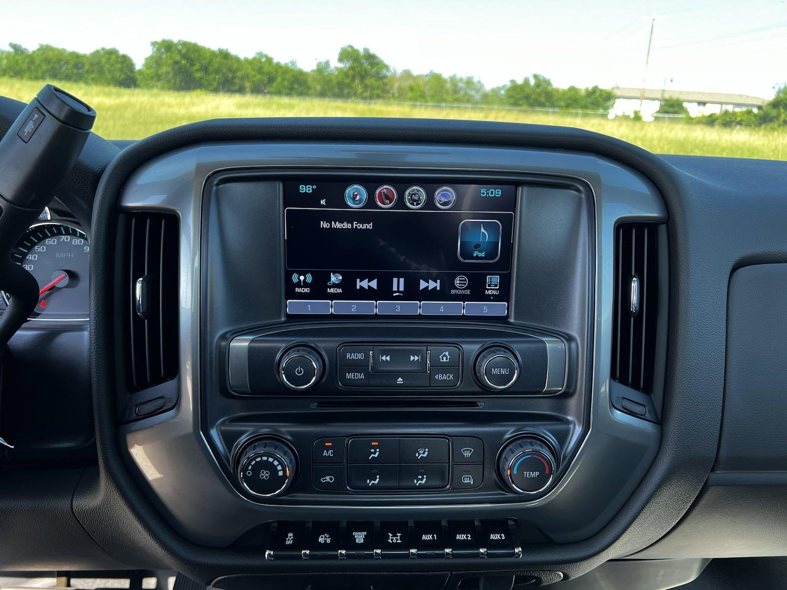 2024 Chevrolet Silverado 6500 HD Vehicle Photo in GEORGETOWN, TX 78626-7508