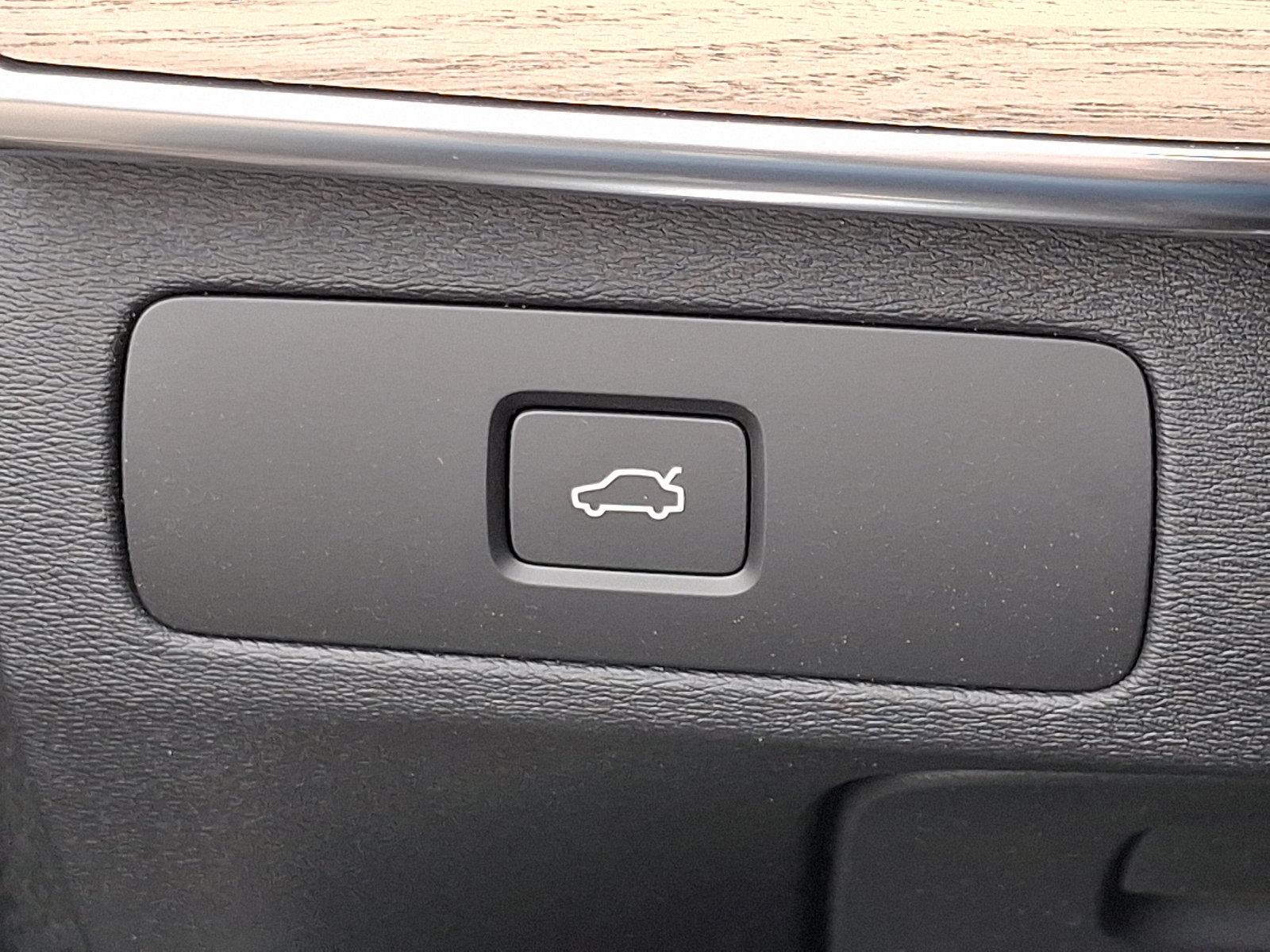 2025 Volvo XC90 Vehicle Photo in Trevose, PA 19053