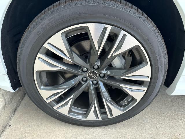 2025 Audi Q8 Vehicle Photo in HOUSTON, TX 77090