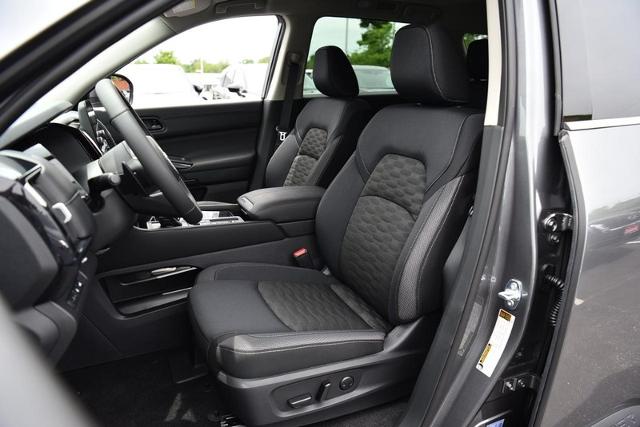 2025 Nissan Pathfinder Vehicle Photo in Ballwin, MO 63011
