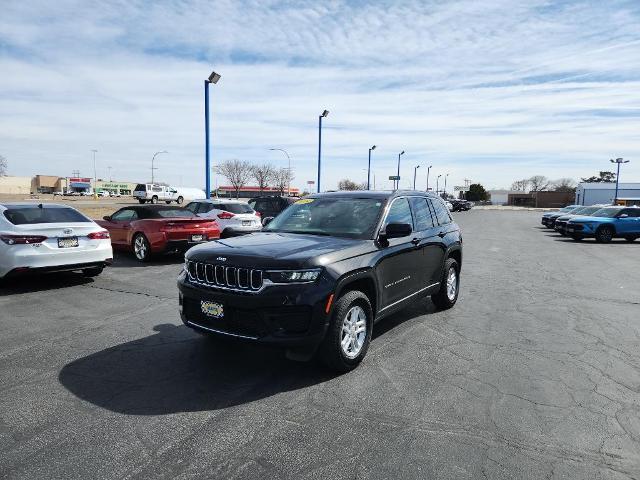 2024 Jeep Grand Cherokee Vehicle Photo in HAYS, KS 67601-1994